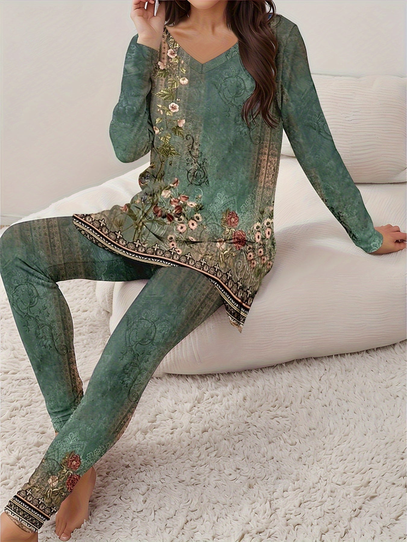 Casual Suit Featuring a V-Neck, Long Sleeves and Long pants