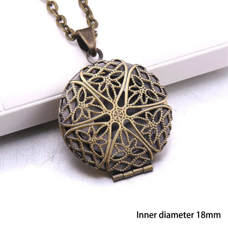 Heart Carved Flower stripe Locket Pendant Necklace