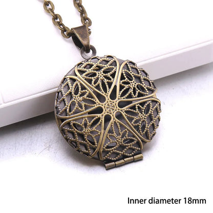 Heart Carved Flower stripe Locket Pendant Necklace