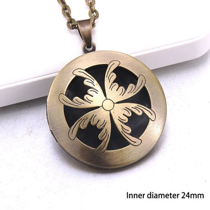 Heart Carved Flower stripe Locket Pendant Necklace