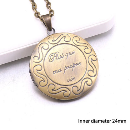 Heart Carved Flower stripe Locket Pendant Necklace