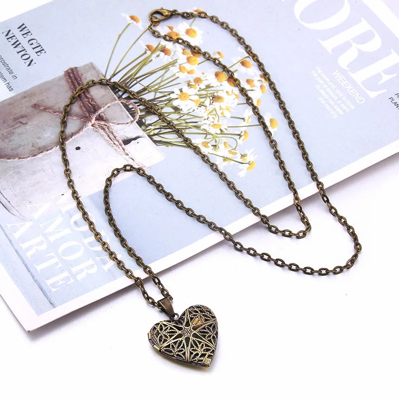 Heart Carved Flower stripe Locket Pendant Necklace