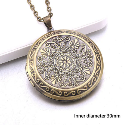 Heart Carved Flower stripe Locket Pendant Necklace