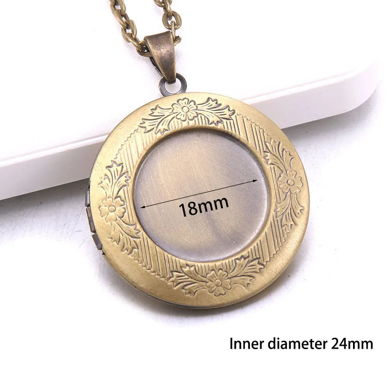 Heart Carved Flower stripe Locket Pendant Necklace