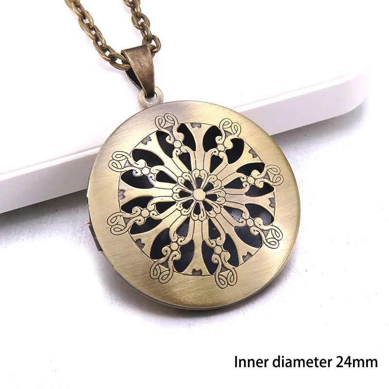 Heart Carved Flower stripe Locket Pendant Necklace