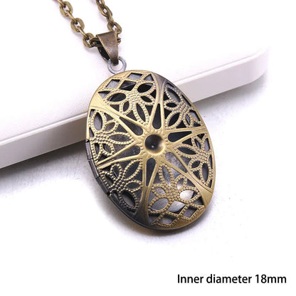 Heart Carved Flower stripe Locket Pendant Necklace
