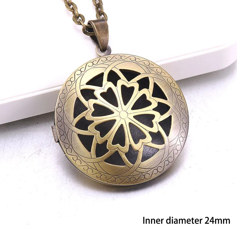 Heart Carved Flower stripe Locket Pendant Necklace