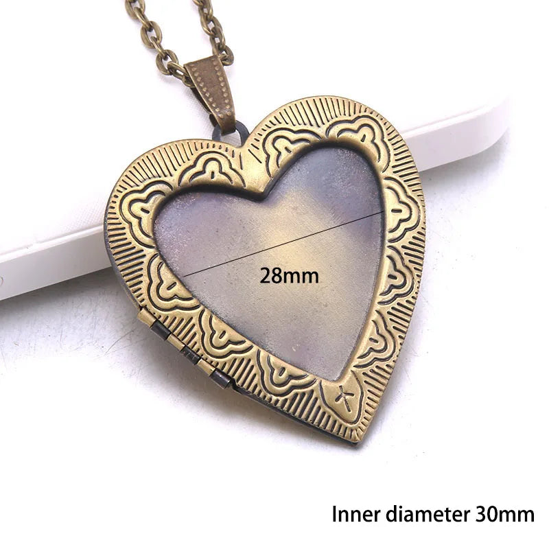 Heart Carved Flower stripe Locket Pendant Necklace