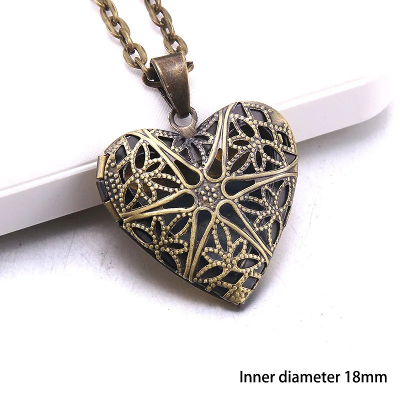 Heart Carved Flower stripe Locket Pendant Necklace
