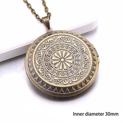Heart Carved Flower stripe Locket Pendant Necklace